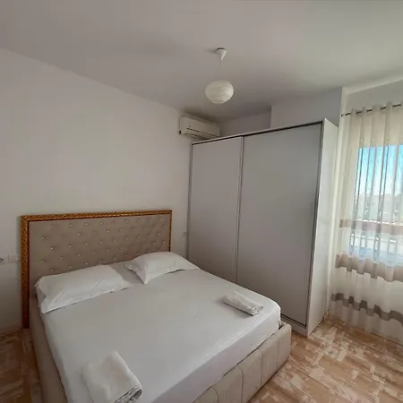 By The Apartamento Durrës